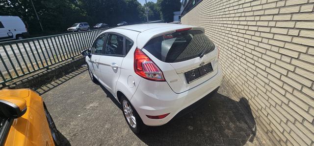 Ford Fiesta 5-Türer 1.0 EcoBoost Aut. Titanium Navi Camera Sitzheizung 