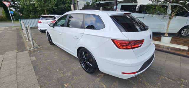 Seat Leon Sportstourer 2.0 TDI Start&Stop DSG FR ACC LED Camera 