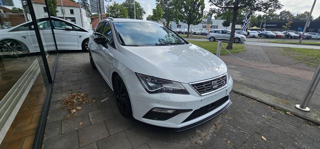 Seat Leon Sportstourer 2.0 TDI Start&Stop DSG FR ACC LED Camera 