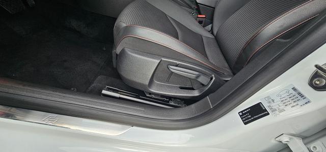 Seat Leon Sportstourer 2.0 TDI Start&Stop DSG FR ACC LED Camera 
