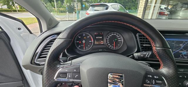 Seat Leon Sportstourer 2.0 TDI Start&Stop DSG FR ACC LED Camera 