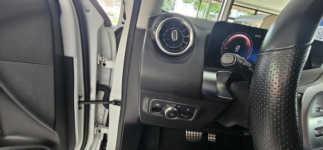 Mercedes-Benz GLB 200 d 8G-DCT AMG Line LED Keyless ACC Leder Camera 