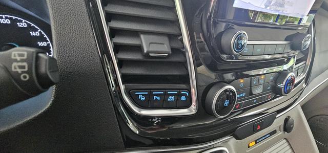 Ford Tourneo Custom 320 L1H1 VA Titanium AHK Navi PPS 