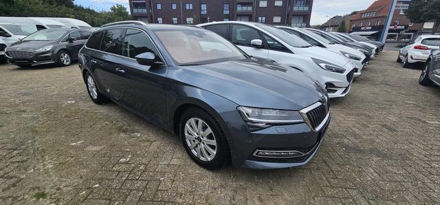 Skoda Superb - 2.0 TDI DSG Style ACC Navi Camera Standheizung