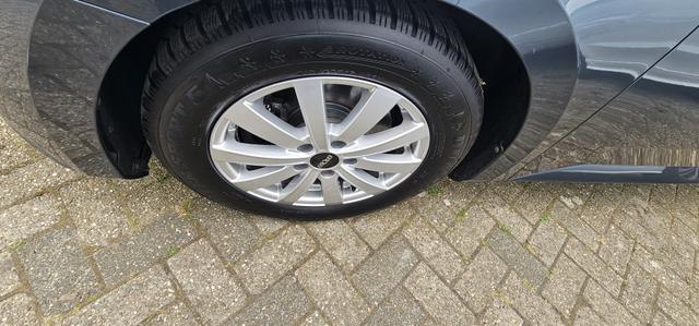 Skoda Superb Combi 2.0 TDI DSG Style ACC Navi Camera Standheizung 