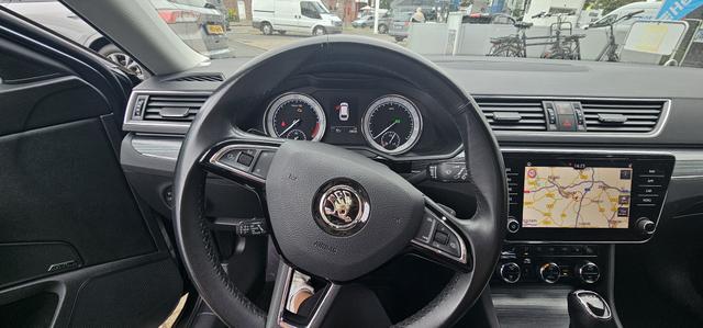 Skoda Superb Combi 2.0 TDI DSG Style ACC Navi Camera Standheizung 