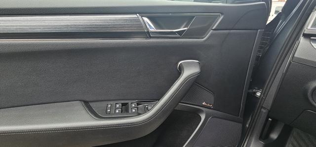 Skoda Superb Combi 2.0 TDI DSG Style ACC Navi Camera Standheizung 
