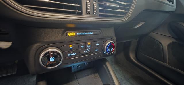 Ford Focus Turnier 1.5 EcoBlue Aut. COOL&CONNECT Navi Camera DAB 