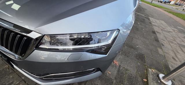 Skoda Superb Combi 2.0 TDI DSG Premium Edition AHK ACC Canton Standheizung 