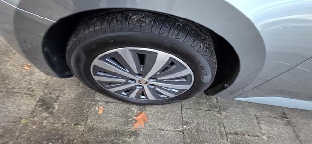 Skoda Superb Combi 2.0 TDI DSG Premium Edition AHK ACC Canton Standheizung 