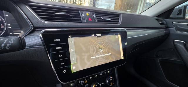 Skoda Superb Combi 2.0 TDI DSG Premium Edition AHK ACC Canton Standheizung 