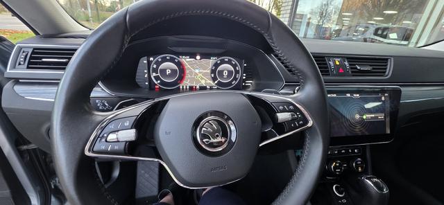 Skoda Superb Combi 2.0 TDI DSG Premium Edition AHK ACC Canton Standheizung 
