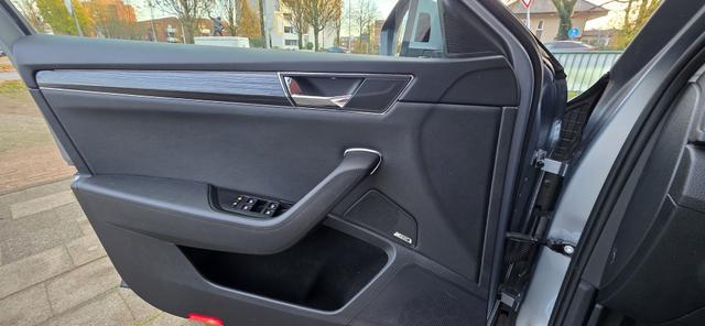 Skoda Superb Combi 2.0 TDI DSG Premium Edition AHK ACC Canton Standheizung 
