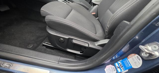 Ford Focus Turnier 2.0 EcoBlue Aut. TITANIUM Pano Camera Standheizung LED 