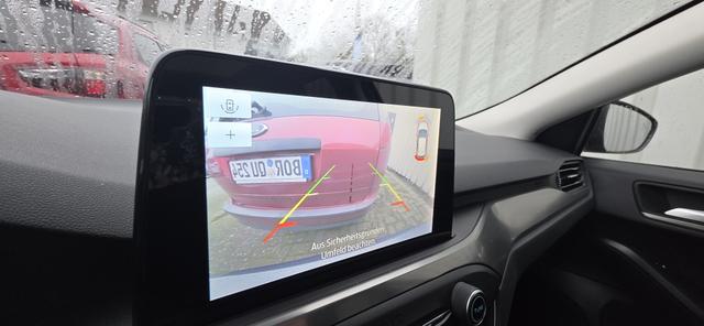 Ford Focus Turnier 2.0 EcoBlue Aut. TITANIUM Pano Camera Standheizung LED 