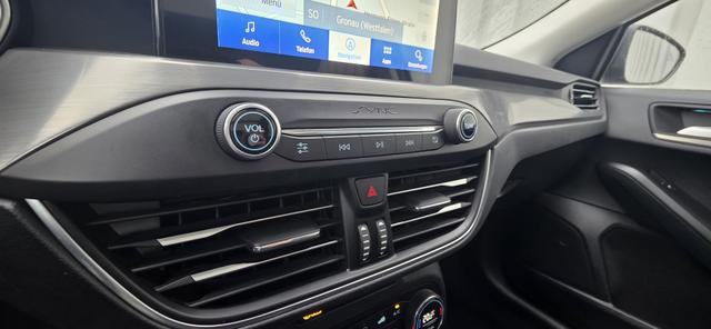 Ford Focus Turnier 2.0 EcoBlue Aut. TITANIUM Pano Camera Standheizung LED 