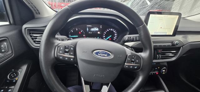 Ford Focus Turnier 2.0 EcoBlue Aut. TITANIUM Pano Camera Standheizung LED 