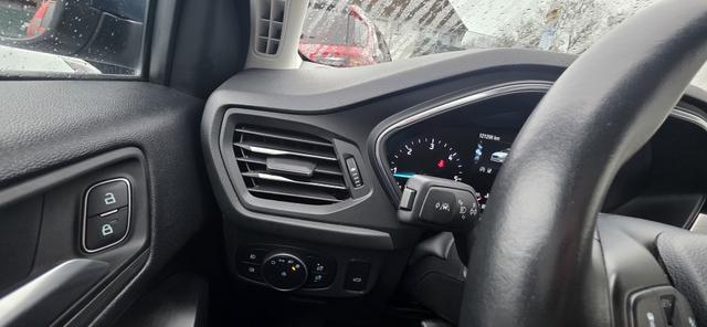 Ford Focus Turnier 2.0 EcoBlue Aut. TITANIUM Pano Camera Standheizung LED 