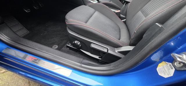 Ford Focus Turnier 1.5 EcoBoost St-Line LED Winter-Paket Navi 