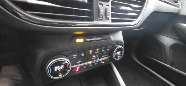 Ford Focus Turnier 1.5 EcoBoost St-Line LED Winter-Paket Navi 