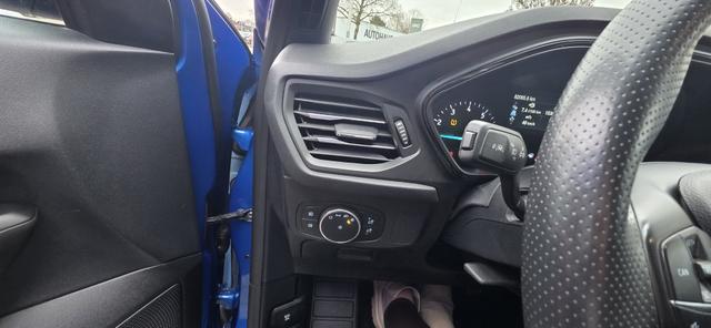 Ford Focus Turnier 1.5 EcoBoost St-Line LED Winter-Paket Navi 