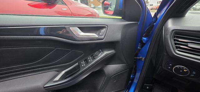 Ford Focus Turnier 1.5 EcoBoost St-Line LED Winter-Paket Navi 
