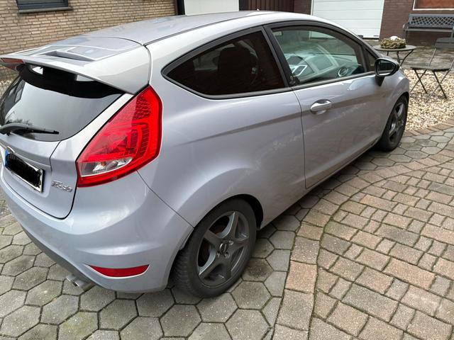 Ford Fiesta 1.4 Champions Edition Styling-Paket 