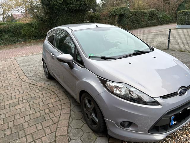 Ford Fiesta 1.4 Champions Edition Styling-Paket 
