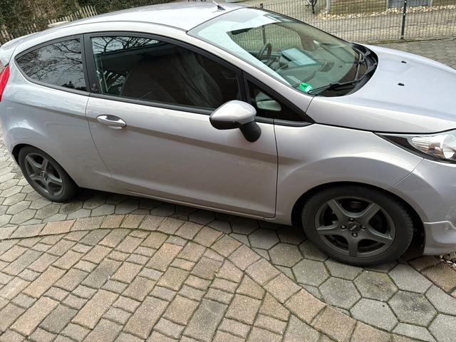 Ford Fiesta 1.4 Champions Edition Styling-Paket 