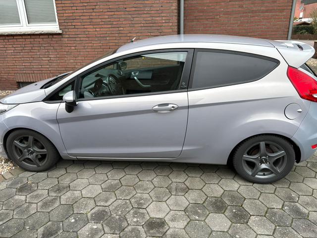 Ford Fiesta 1.4 Champions Edition Styling-Paket 