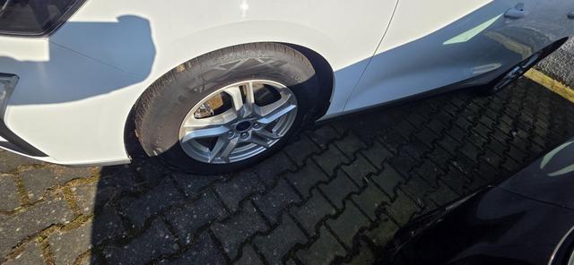 Ford Focus Turnier 2.0 EcoBlue COOL&CONNECT Sitzheizung Navi 