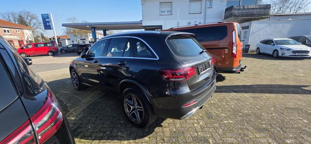 Mercedes-Benz GLC 300 de 4Matic 9G-TRONIC AMG Line AHK Pano Navi Led 