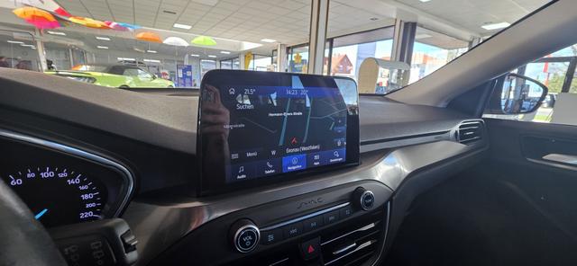 Ford Focus Turnier 1.0 EcoBoost Aut. TITANIUM Navi ACC Camera 