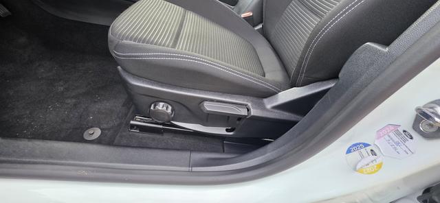 Ford Focus Turnier 1.5 EcoBlue Aut. TITANIUM X Key-Free Led Navi 