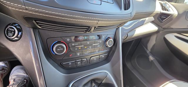 Ford Kuga 2.0 TDCi 2x4 Vignale ACC TWA Pano Navi 