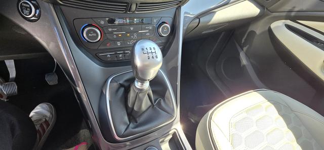 Ford Kuga 2.0 TDCi 2x4 Vignale ACC TWA Pano Navi 