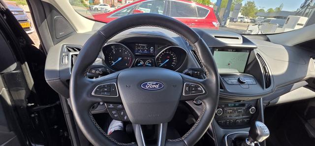 Ford Kuga 2.0 TDCi 2x4 Vignale ACC TWA Pano Navi 