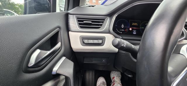 Renault Captur 1.6 E-TECH Plug-in 160 Initiale Paris AHK ACC 