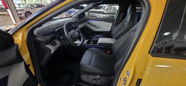 Ford Capri Electric 77kWh RWD Premium Pano Fahrerassistenz-Paket 