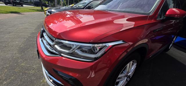 Volkswagen Tiguan 2.0 TDI SCR DSG Elegance AHK Navi LED DCC 