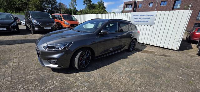 Ford Focus Turnier 2.3 EcoBoost S&S ST mit Styling-Paket LED Camera 