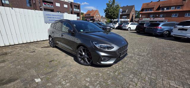 Ford Focus Turnier 2.3 EcoBoost S&S ST mit Styling-Paket LED Camera 