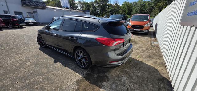 Ford Focus Turnier 2.3 EcoBoost S&S ST mit Styling-Paket LED Camera 