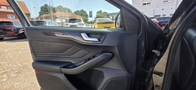 Ford Focus Turnier 2.3 EcoBoost S&S ST mit Styling-Paket LED Camera 