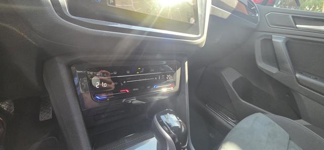 Volkswagen Tiguan 2.0 TDI SCR DSG Elegance AHK Navi LED DCC 