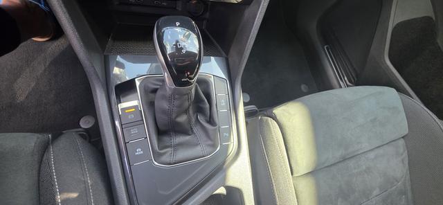 Volkswagen Tiguan 2.0 TDI SCR DSG Elegance AHK Navi LED DCC 