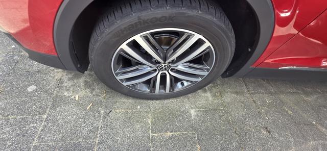Volkswagen Tiguan 2.0 TDI SCR DSG Elegance AHK Navi LED DCC 