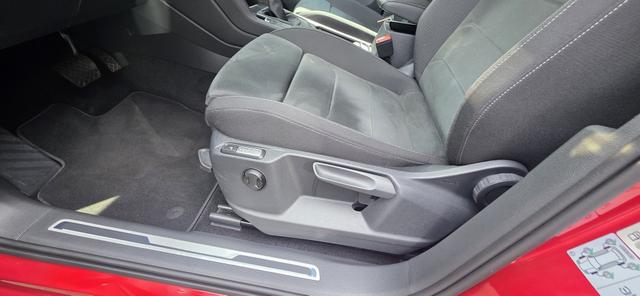 Volkswagen Tiguan 2.0 TDI SCR DSG Elegance AHK Navi LED DCC 