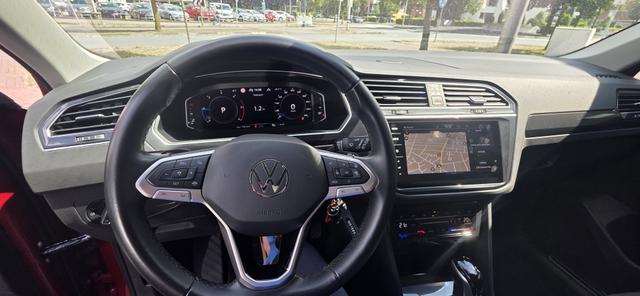 Volkswagen Tiguan 2.0 TDI SCR DSG Elegance AHK Navi LED DCC 