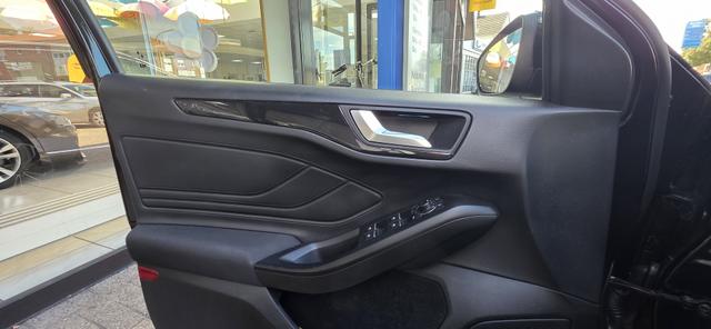 Ford Focus Turnier 1.5 EcoBlue Aut. ST-LINE X AHK LED ACC 